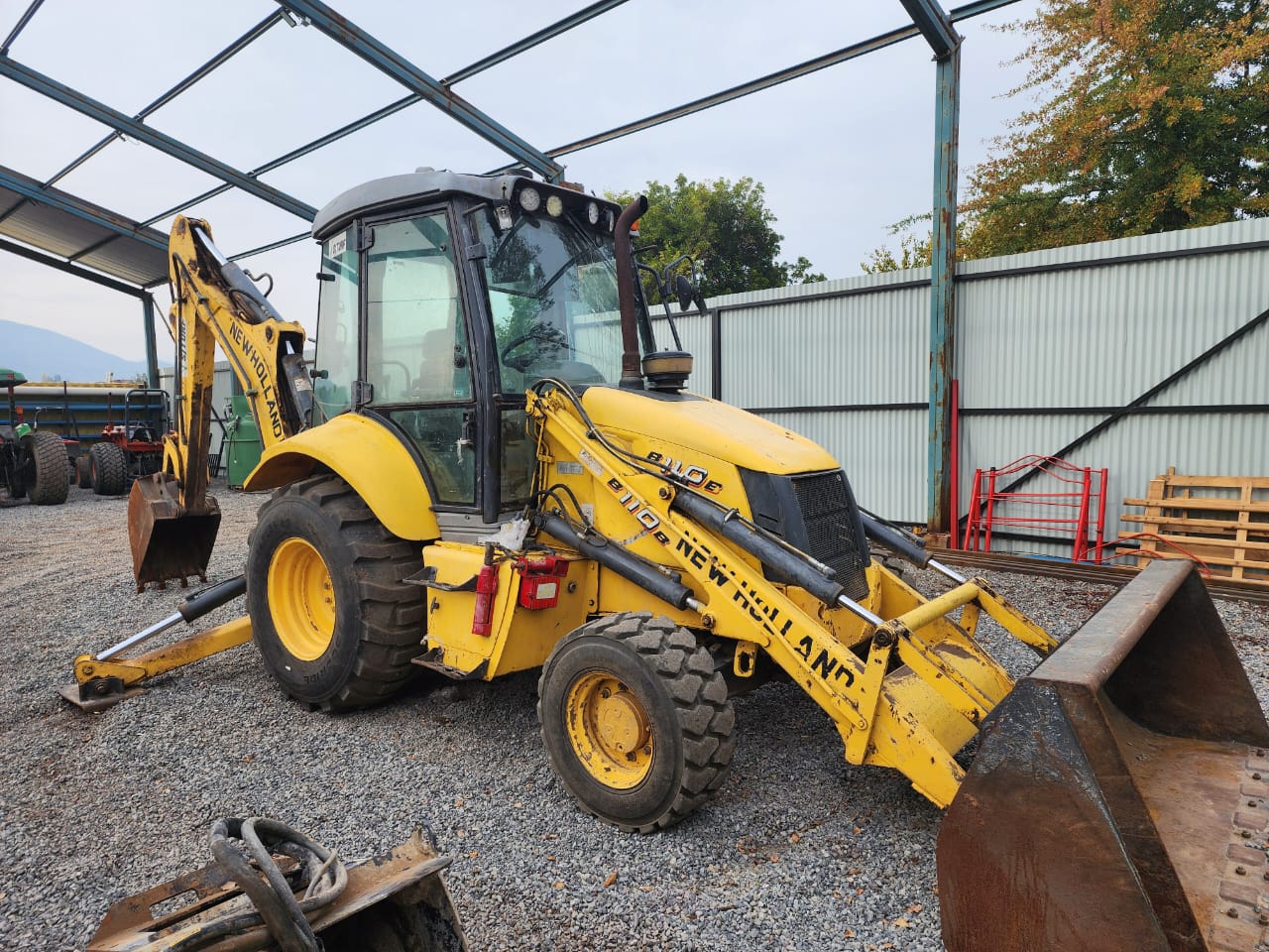 RETROEXCAVADORA NEW HOLLAND B110B 4X4 AÑO 2010