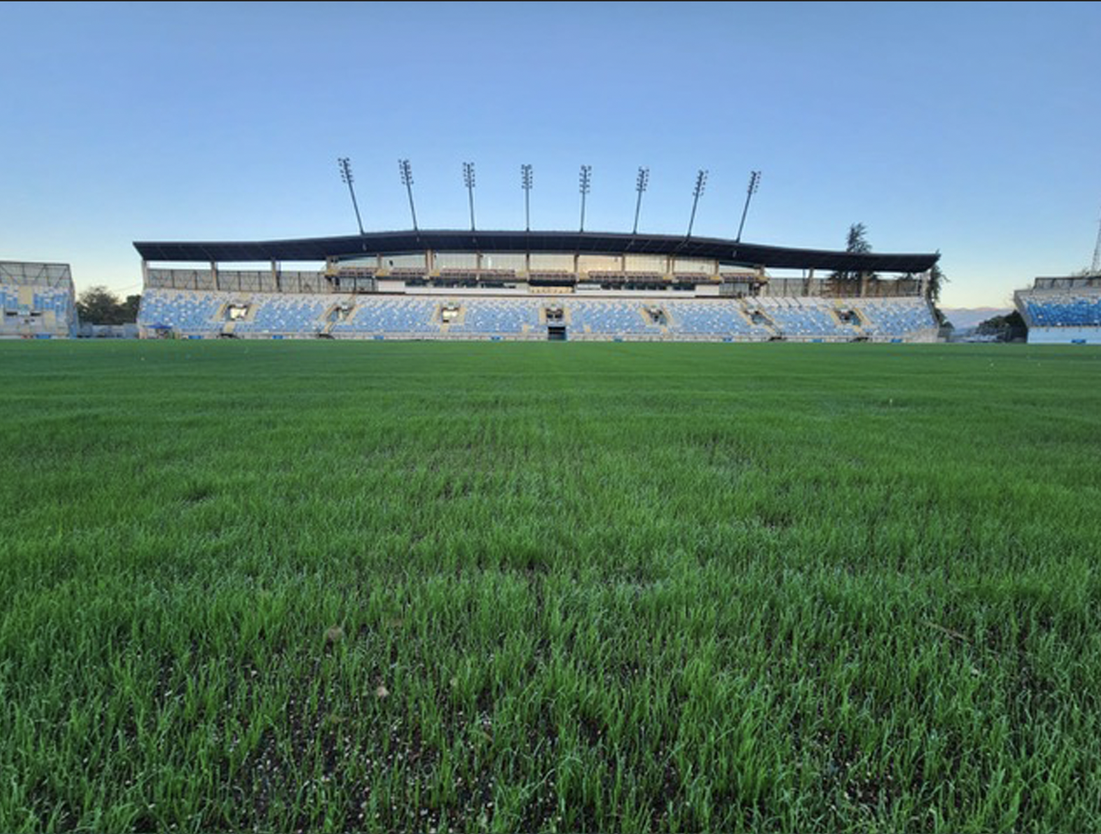 ESTADIO EL TENIENTE, CONSTRUCCION DE CARPETA DE PASTO